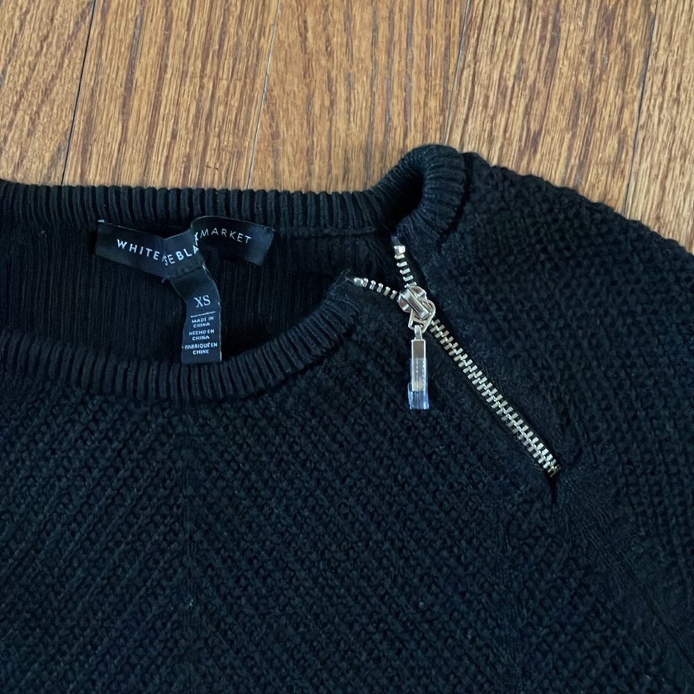 White House Black market black cropped sweater excellent condition XS